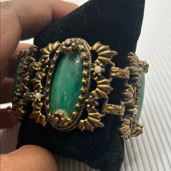 Vintage Green Lucite Stone Ornate Gold Bracelet Selro? - Picture 2 of 14